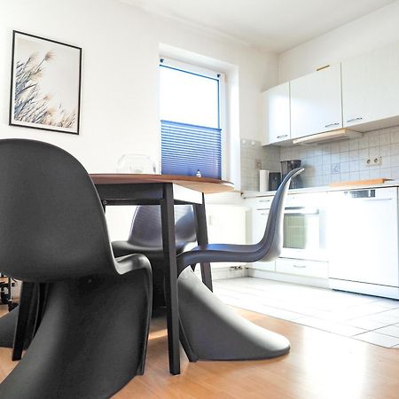 Ferienwohnungen Meerfarbig Zingst - Haustierfrei -Terrasse Mit Strandkorb Oder Balkon - E-Ladesaeule - Parkplatz - Wlan - Fahrradschuppen - Waschtrockner - Ruhig Und Zentral - Nichtraucher Exterior foto