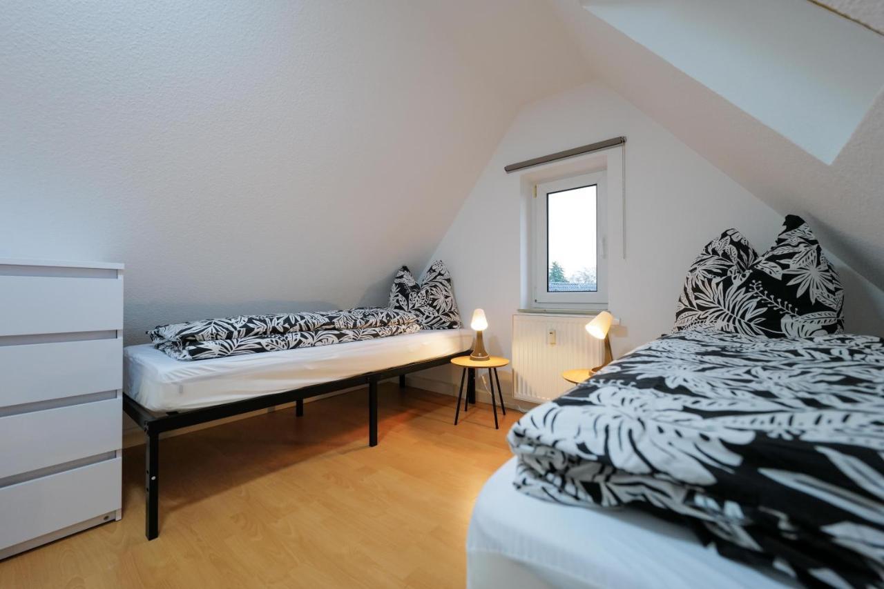 Ferienwohnungen Meerfarbig Zingst - Haustierfrei -Terrasse Mit Strandkorb Oder Balkon - E-Ladesaeule - Parkplatz - Wlan - Fahrradschuppen - Waschtrockner - Ruhig Und Zentral - Nichtraucher Exterior foto