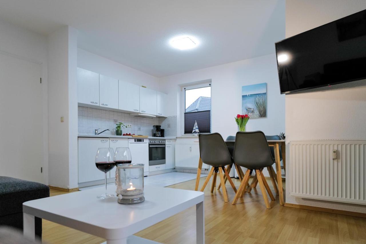 Ferienwohnungen Meerfarbig Zingst - Haustierfrei -Terrasse Mit Strandkorb Oder Balkon - E-Ladesaeule - Parkplatz - Wlan - Fahrradschuppen - Waschtrockner - Ruhig Und Zentral - Nichtraucher Exterior foto