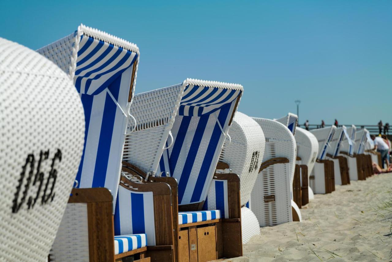 Ferienwohnungen Meerfarbig Zingst - Haustierfrei -Terrasse Mit Strandkorb Oder Balkon - E-Ladesaeule - Parkplatz - Wlan - Fahrradschuppen - Waschtrockner - Ruhig Und Zentral - Nichtraucher Exterior foto
