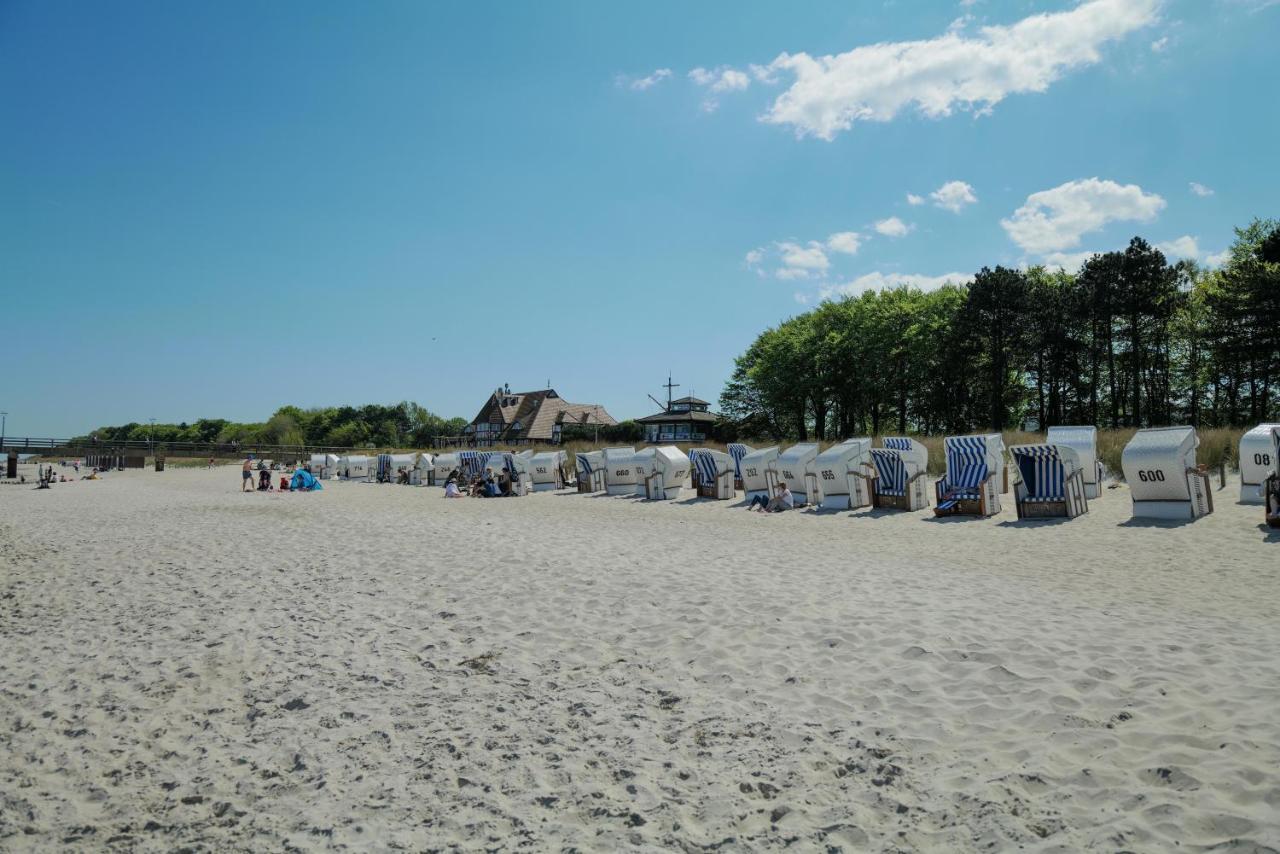 Ferienwohnungen Meerfarbig Zingst - Haustierfrei -Terrasse Mit Strandkorb Oder Balkon - E-Ladesaeule - Parkplatz - Wlan - Fahrradschuppen - Waschtrockner - Ruhig Und Zentral - Nichtraucher Exterior foto