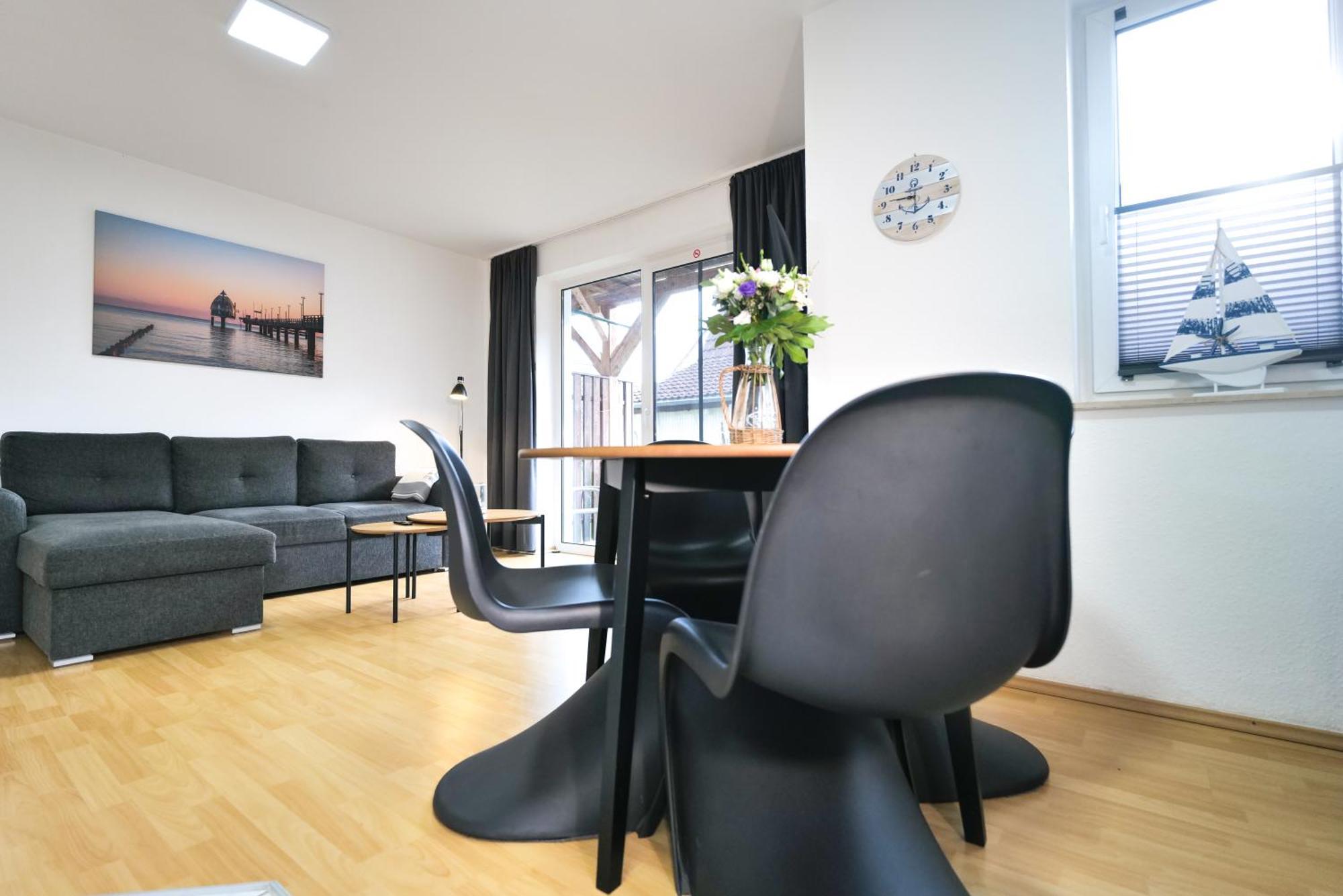 Ferienwohnungen Meerfarbig Zingst - Haustierfrei -Terrasse Mit Strandkorb Oder Balkon - E-Ladesaeule - Parkplatz - Wlan - Fahrradschuppen - Waschtrockner - Ruhig Und Zentral - Nichtraucher Exterior foto