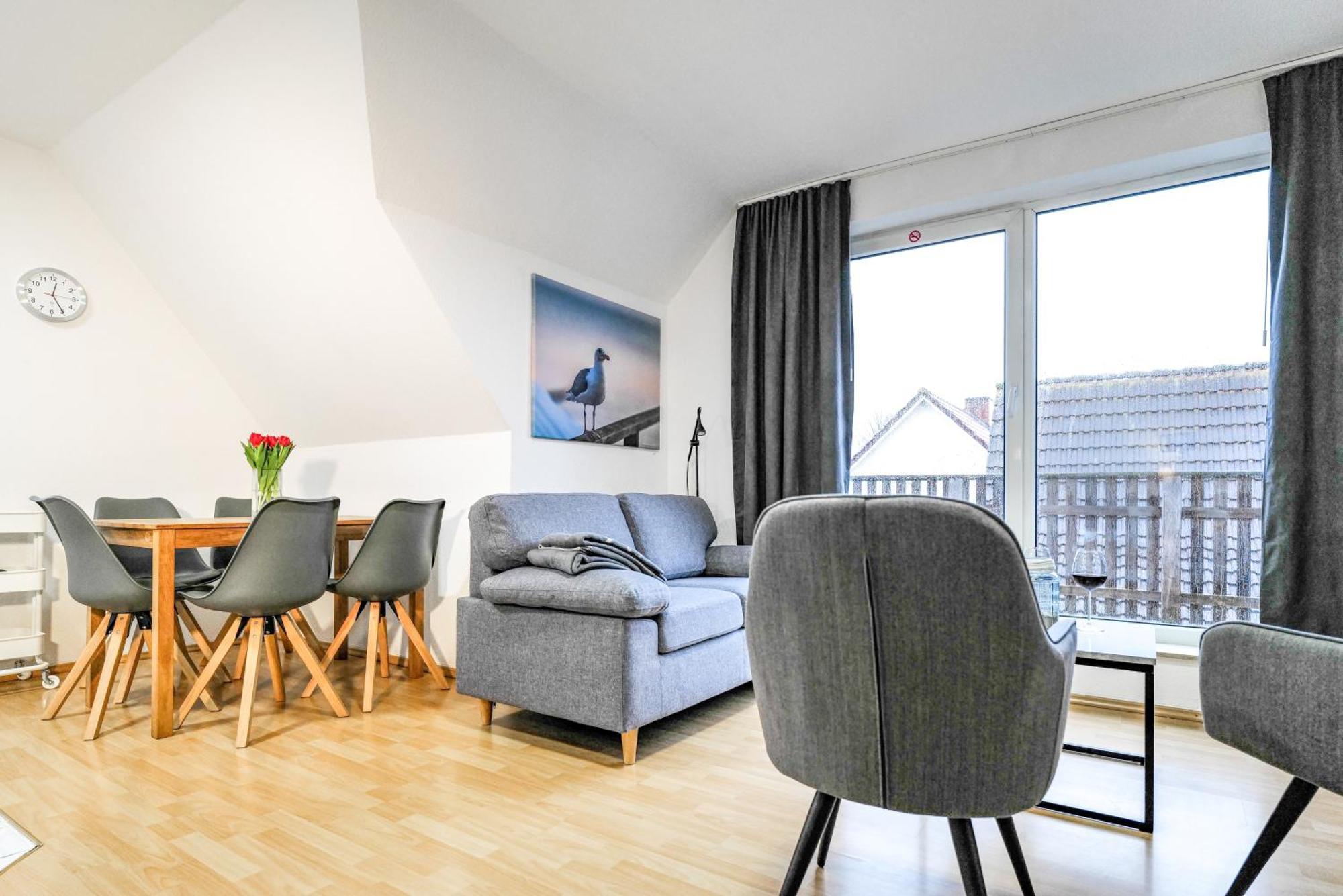 Ferienwohnungen Meerfarbig Zingst - Haustierfrei -Terrasse Mit Strandkorb Oder Balkon - E-Ladesaeule - Parkplatz - Wlan - Fahrradschuppen - Waschtrockner - Ruhig Und Zentral - Nichtraucher Exterior foto