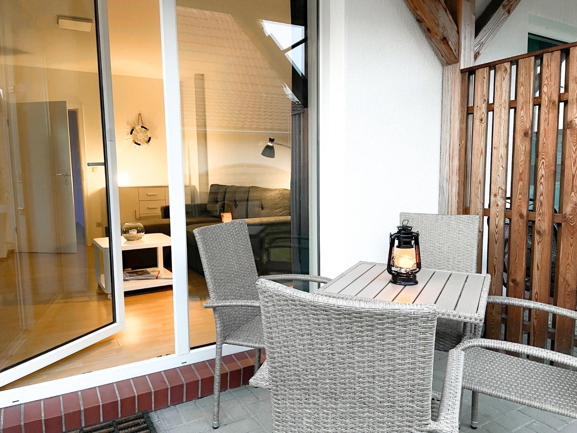 Ferienwohnungen Meerfarbig Zingst - Haustierfrei -Terrasse Mit Strandkorb Oder Balkon - E-Ladesaeule - Parkplatz - Wlan - Fahrradschuppen - Waschtrockner - Ruhig Und Zentral - Nichtraucher Exterior foto